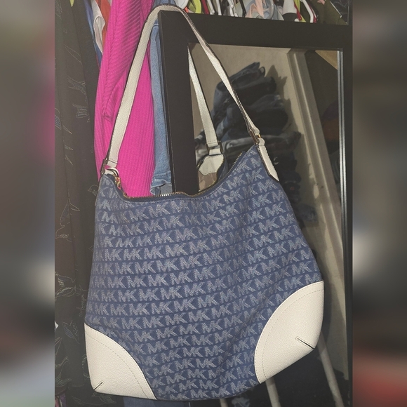 🍂🍁Like new MICHAEL KORS DENIM SHOULDER BAG - Picture 7 of 8